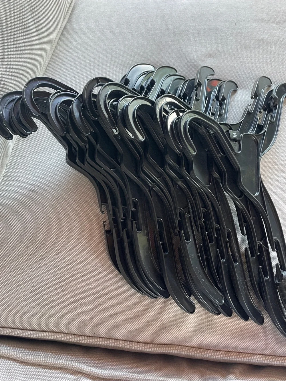 Kid hangers. Black Slim Plastic Clothing Hangers - 18 Pack